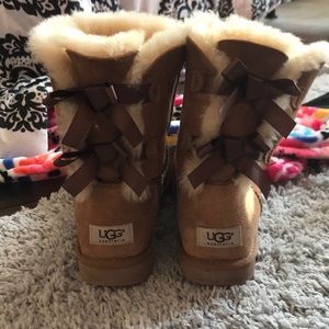 Ugg Bailey bow short chestnut